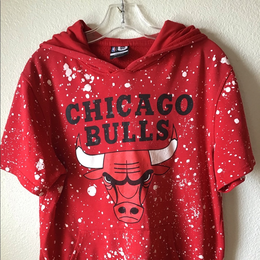 Chicago Bulls Sweatshirt,w/paint splatters.